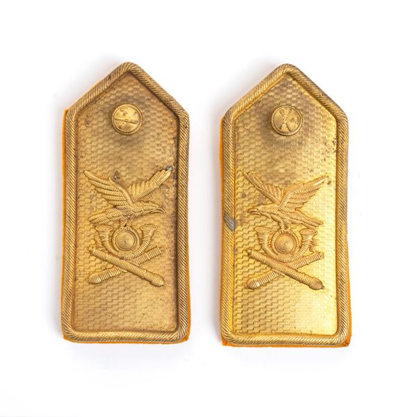 A PAIR OF SHOULDER BOARDS, MOUNTAIN ARTILLERY