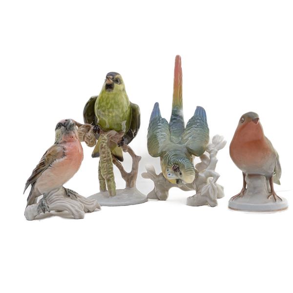 Lot of four polychrome porcelain birds