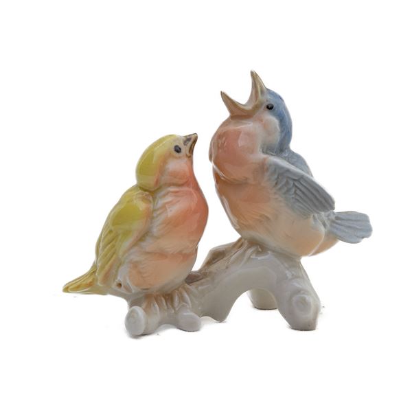 Group of two little birds in polychrome porcelain