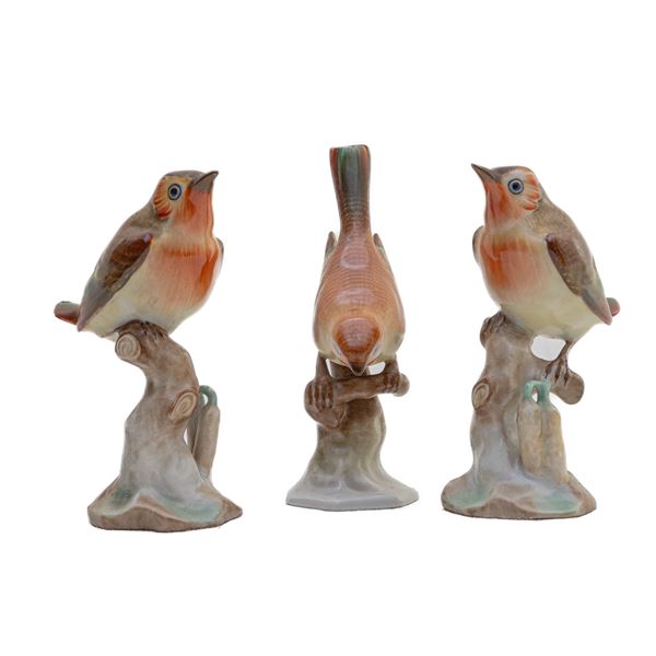 Lot of three polychrome porcelain birds