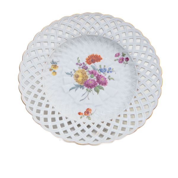 White porcelain plate 