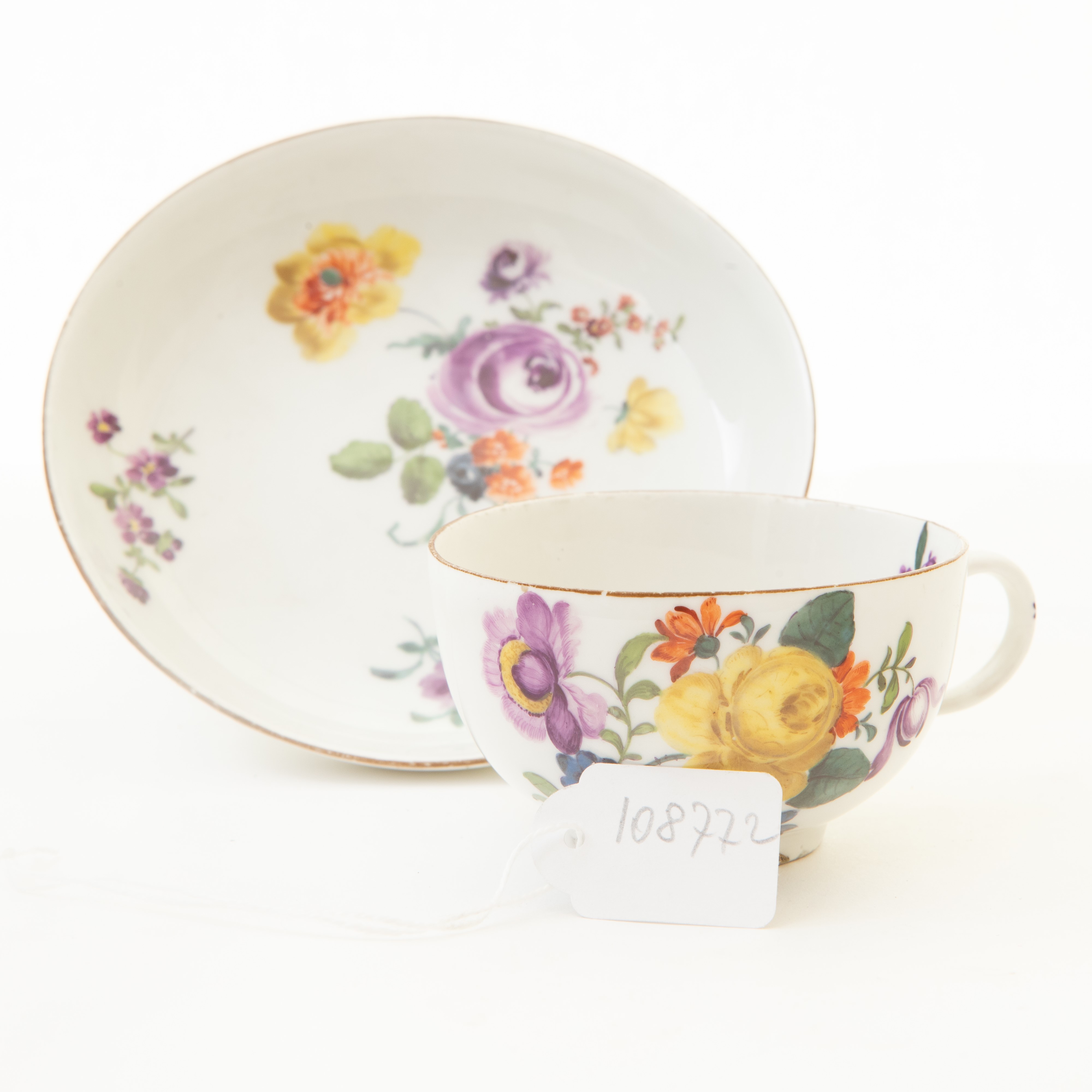 Tazza con Piatto in Porcellana Bianca con Decoro a Fiori,