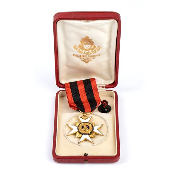 Order of Saint Sylvester, knight's insignia from the Pius XI period, with rosette and case