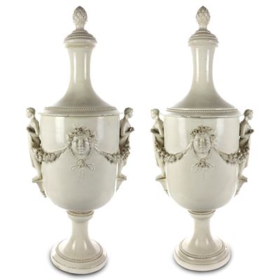Coppia di Vasi in Ceramica a Smalto Bianco,