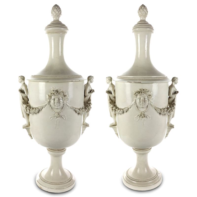 Coppia di Vasi in Ceramica a Smalto Bianco,