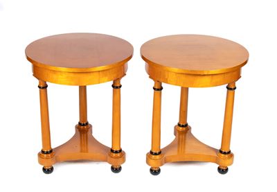 Coppia di Tavolini in Stile Biedermeier