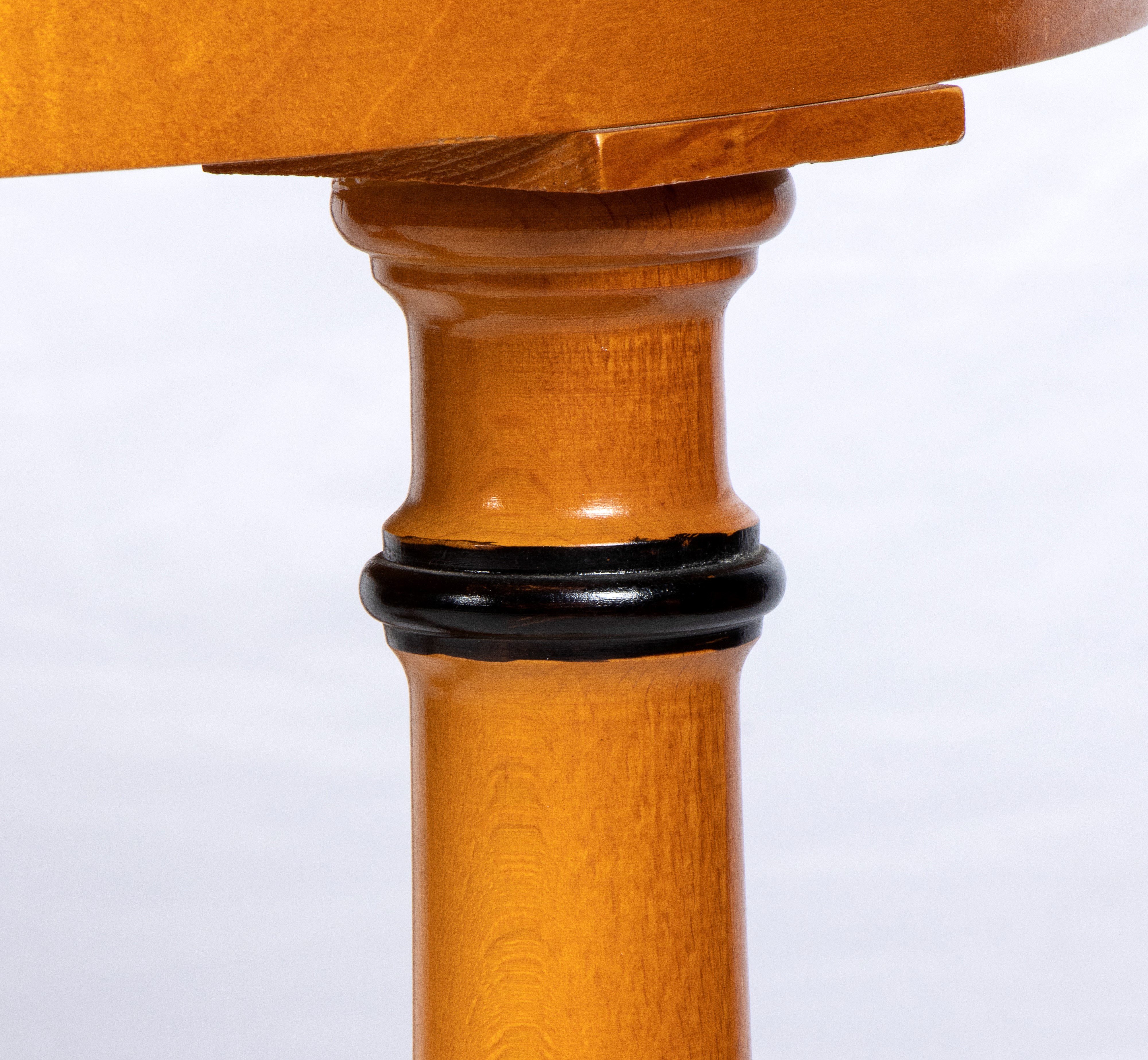 Coppia di Tavolini in Stile Biedermeier