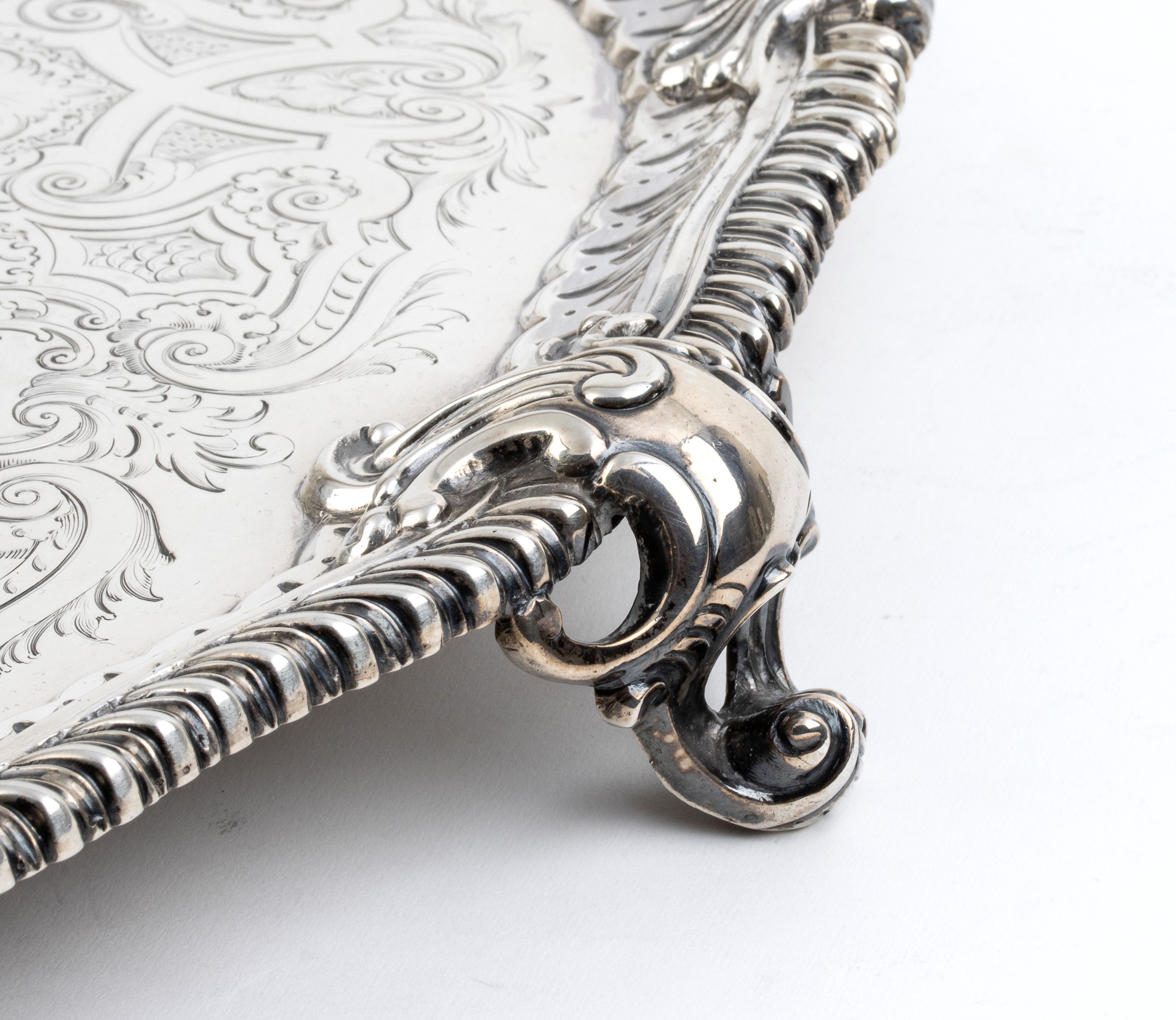 R & S Garrard & Co - Importante Salver Vittoriano Inglese in Argento