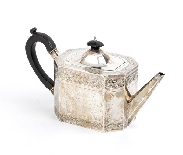 Sterling silver tea pot - London 1919, mark of Mappin & Webb Ltd