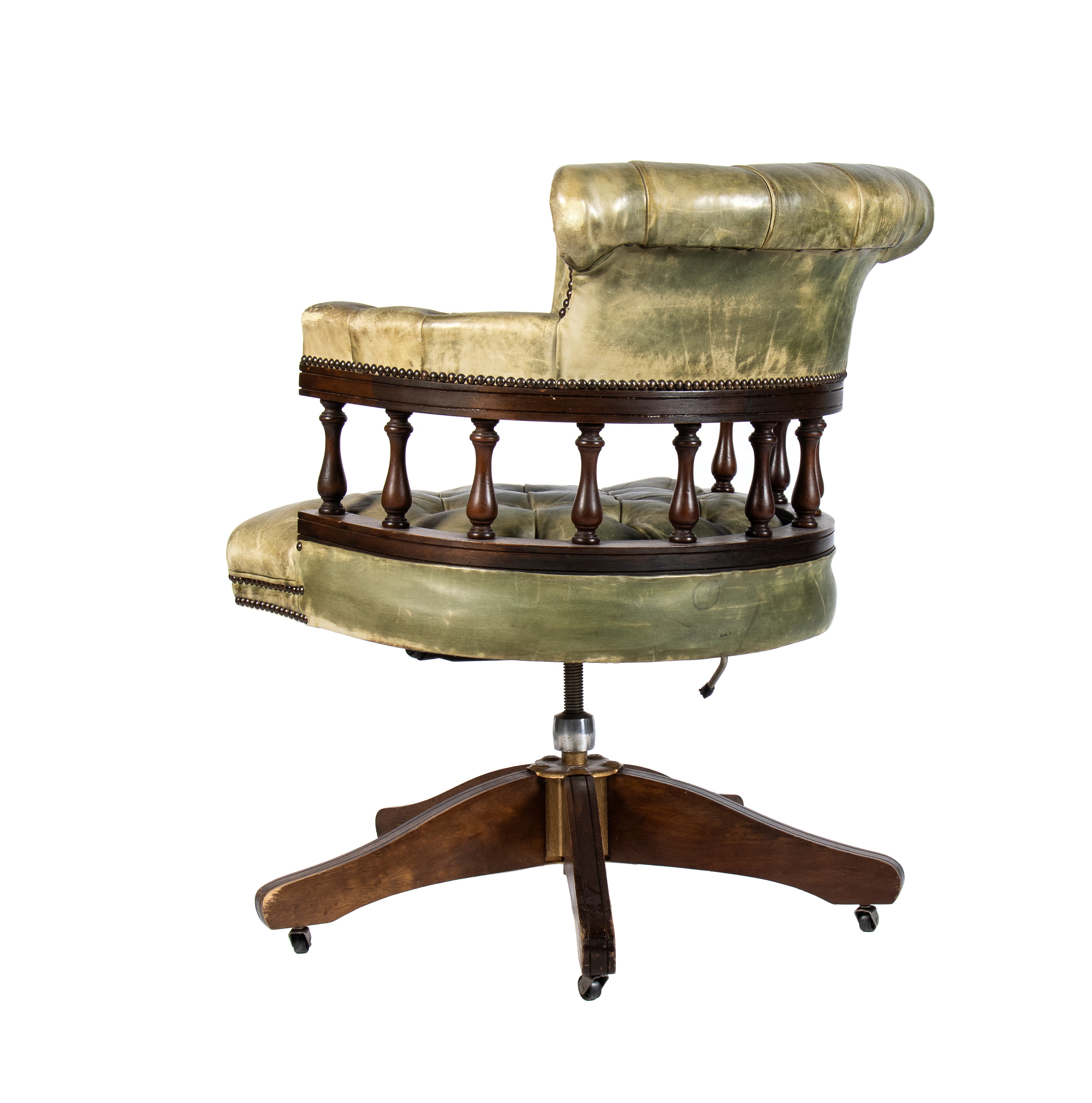 Bureau Plate Francese con Poltrona Chesterfield