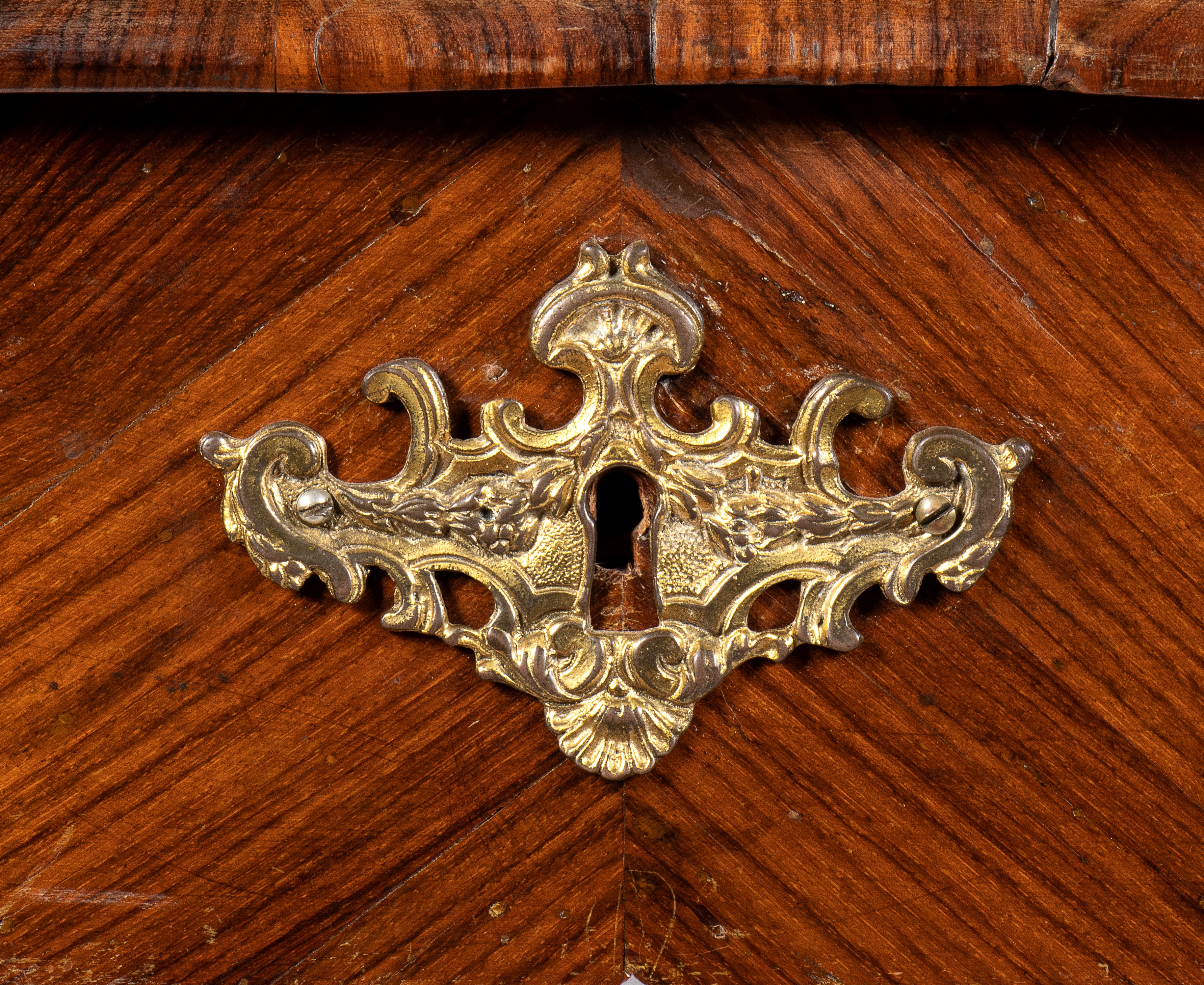 Bureau Plate Francese con Poltrona Chesterfield