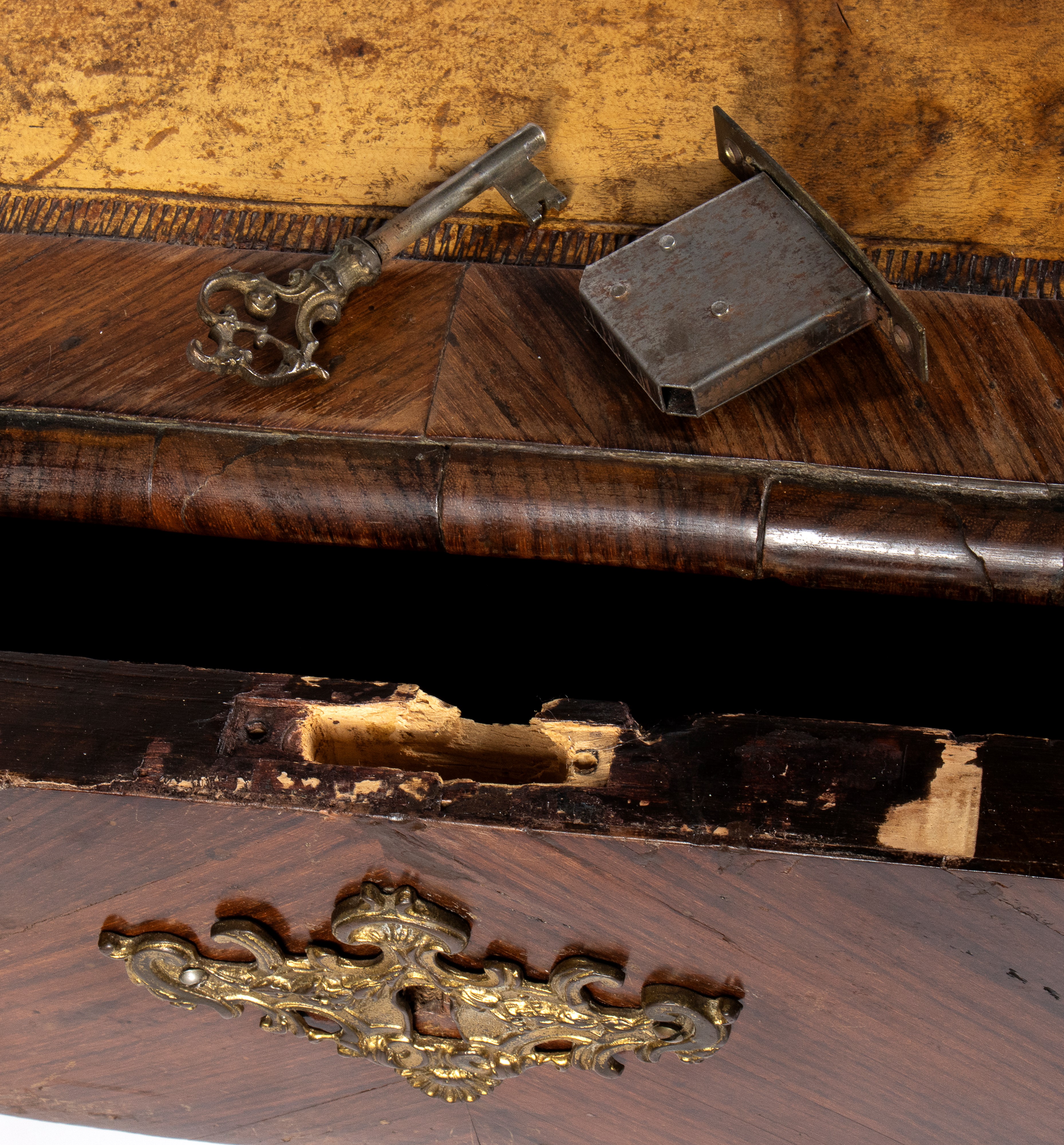 Bureau Plate Francese con Poltrona Chesterfield