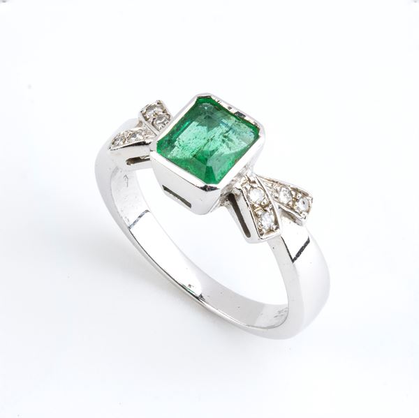 Emerald diamond gold ring   