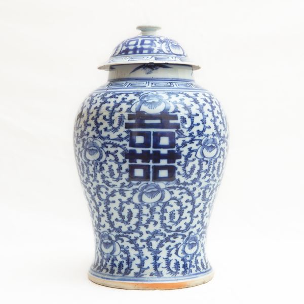 White and blue porcelain potiche with lid