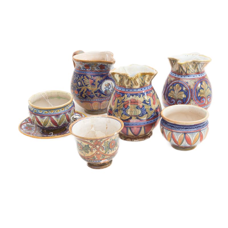 Lotto di Sette Pezzi in Ceramica a Lustro di Gualdo Tadino