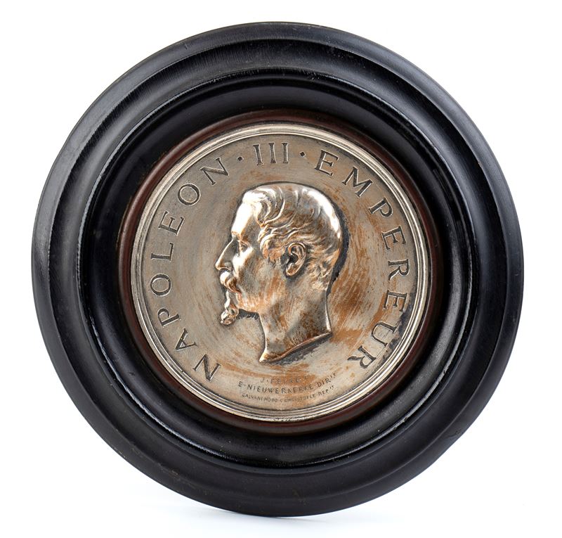 Miniatura in Bronzo Argentato di Napoleone III con Cornice in Legno Coeva