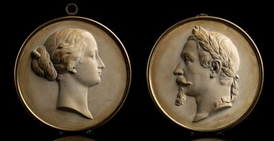 Coppia di Miniature in Biscuit e Cornice in Bronzo Dorato Raffiguranti Napoleone III e L’imperatr...