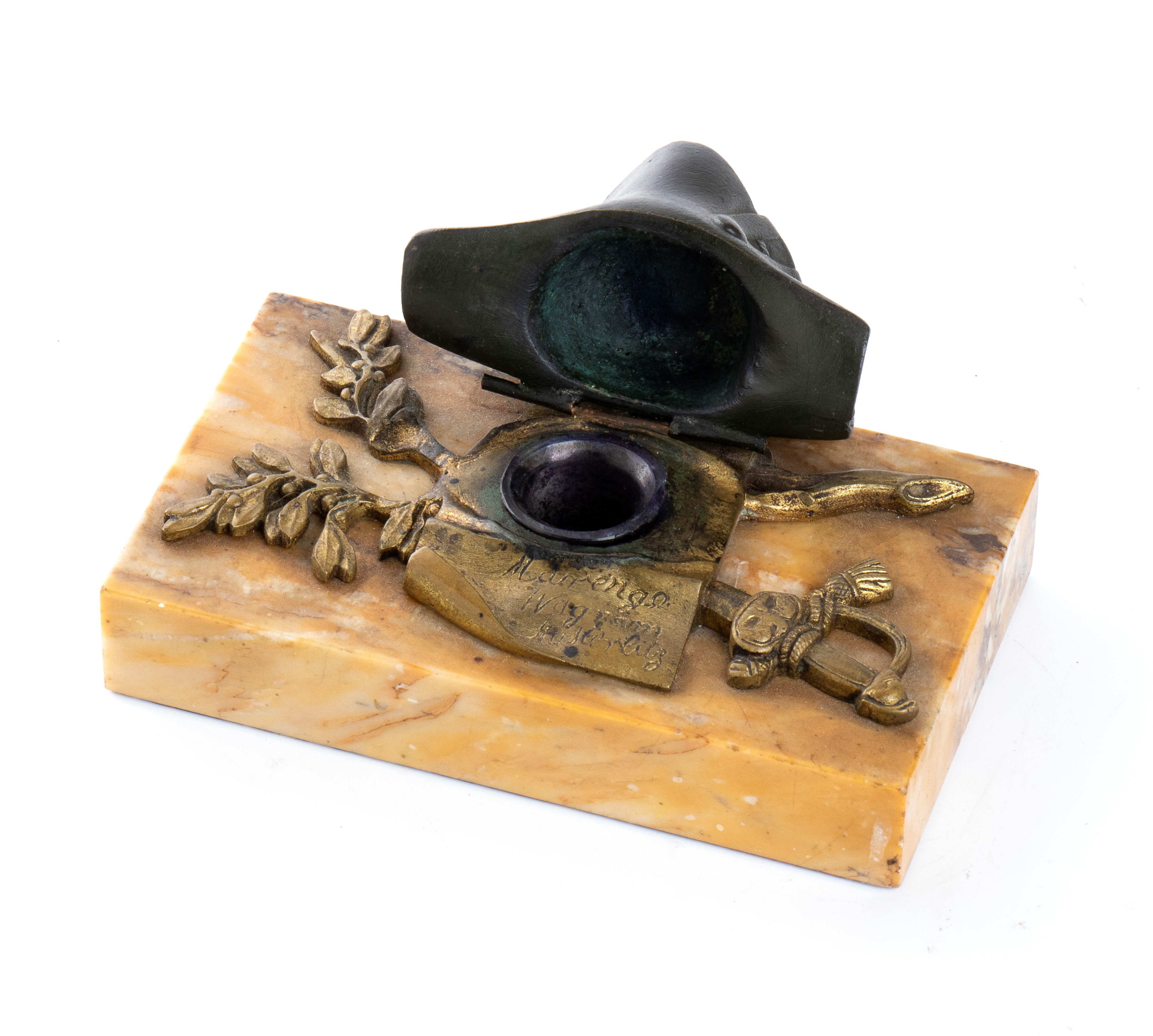 Presse Papier in Bronzo e Marmo Giallo con Cappello di Napoleone e Trofeo D’armi