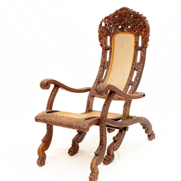 Armchair in wood carved with floral motifs