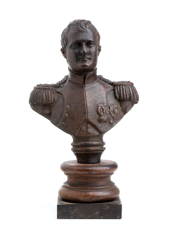 piccolo busto di Napoleone con base in legno