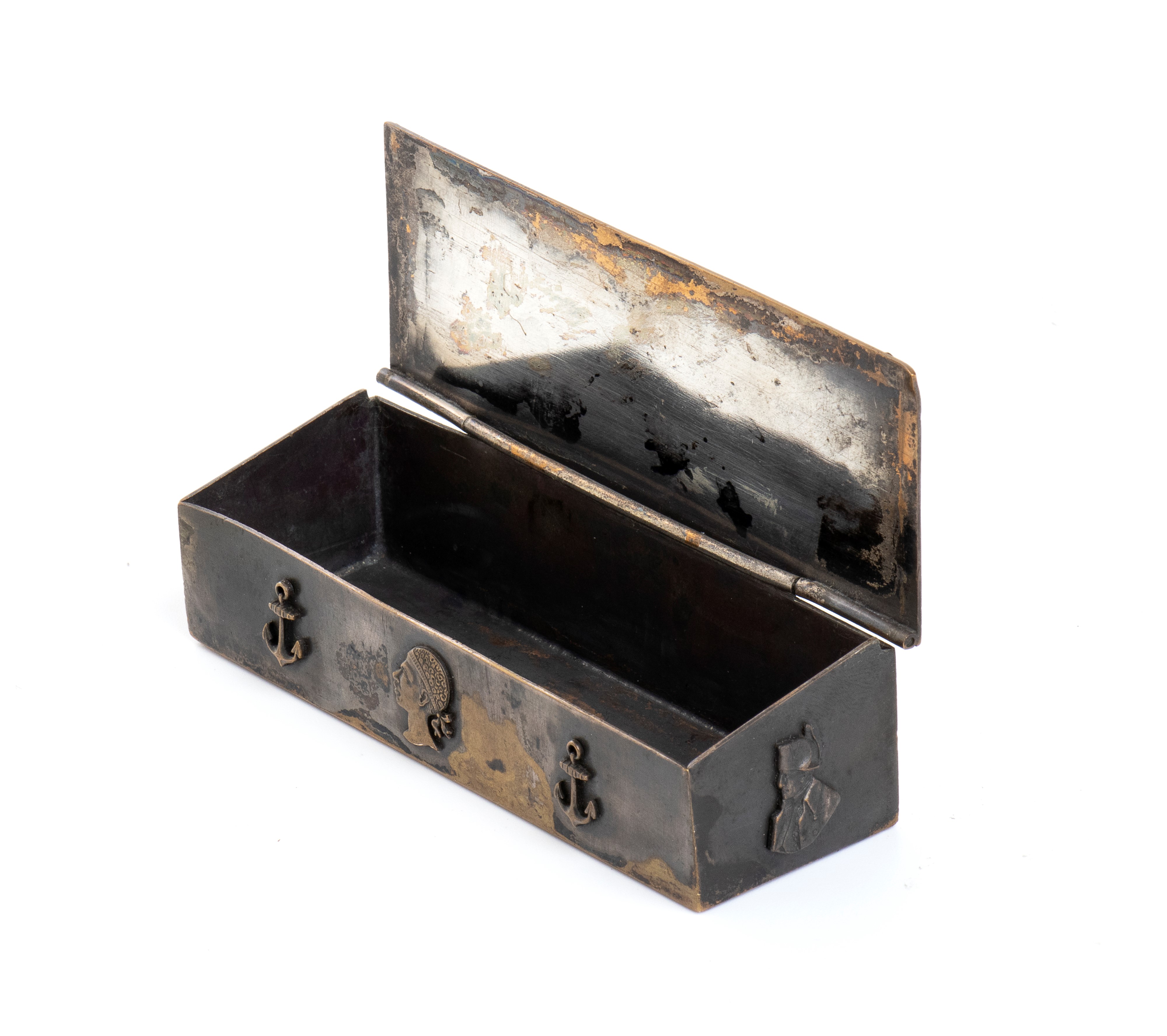 Piccolo Contenitore in Bronzo Argentato con Decorazione di Ancore, Testa di Moro e Stemma della C...