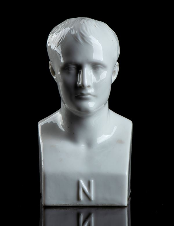 Piccolo busto di Napoleone in porcellana