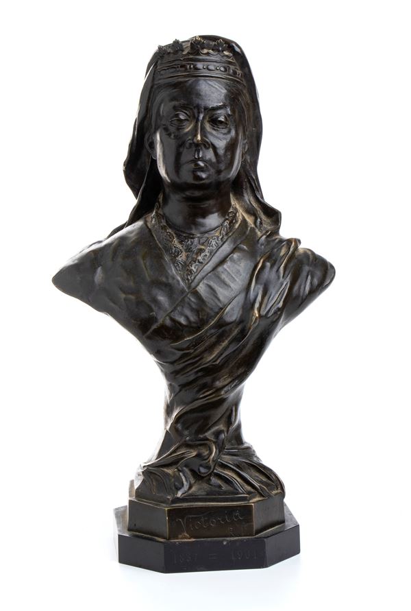 Grande busto in bronzo della Regina Vittoria