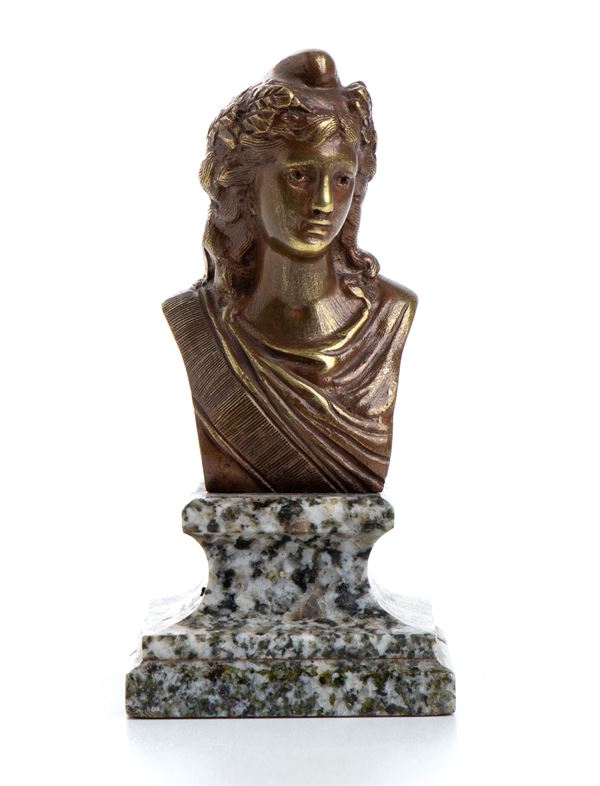 Piccolo busto in bronzo della Marianna