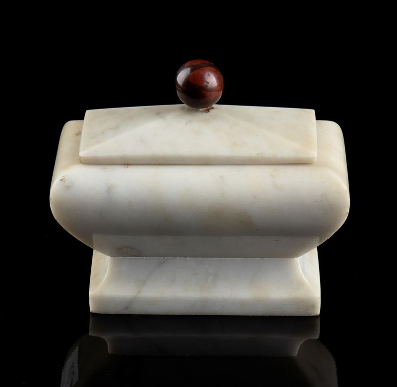 Calamaio in Marmo Bianco a Forma di Sarcofago