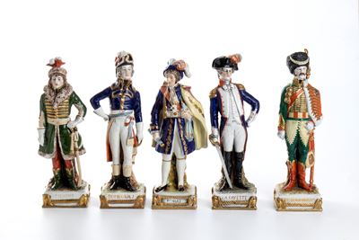 Gruppo di 5 Sculture in Porcellana Policroma