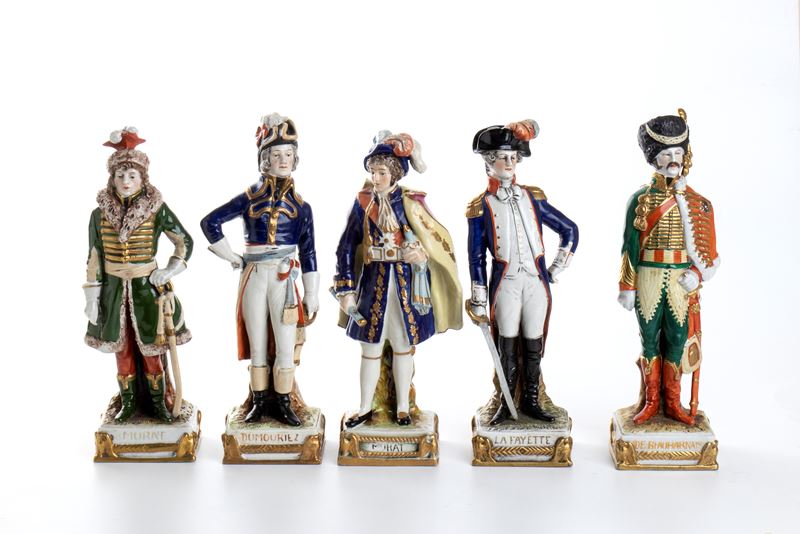 Gruppo di 5 Sculture in Porcellana Policroma