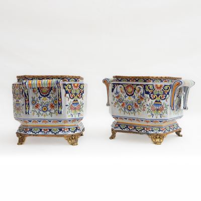 Coppia di Fioriere in Ceramica Policroma,