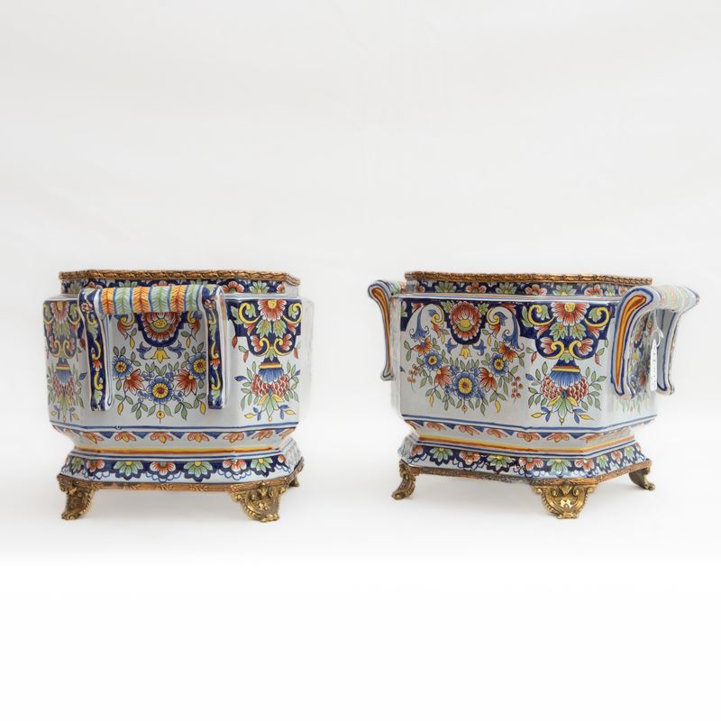 Coppia di Fioriere in Ceramica Policroma,