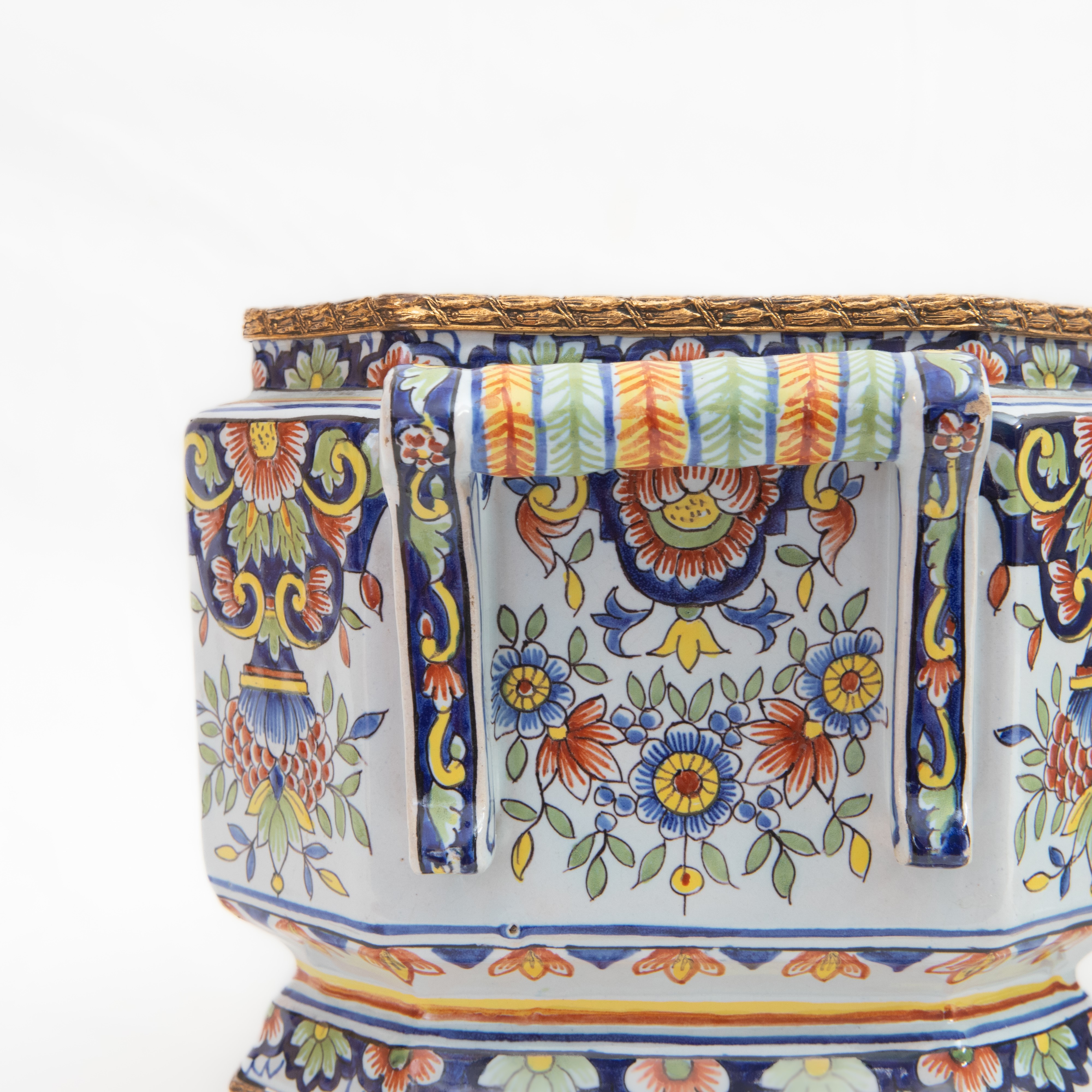 Coppia di Fioriere in Ceramica Policroma,