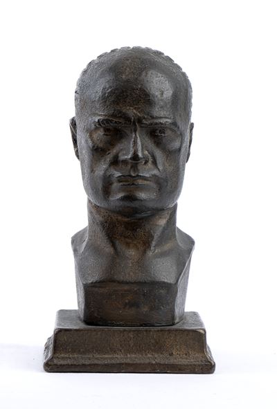 Mussolini, Benito (dovia di Predappio, 29 Luglio 1883 – Giulino di Mezzegra, 28 Aprile 1945)