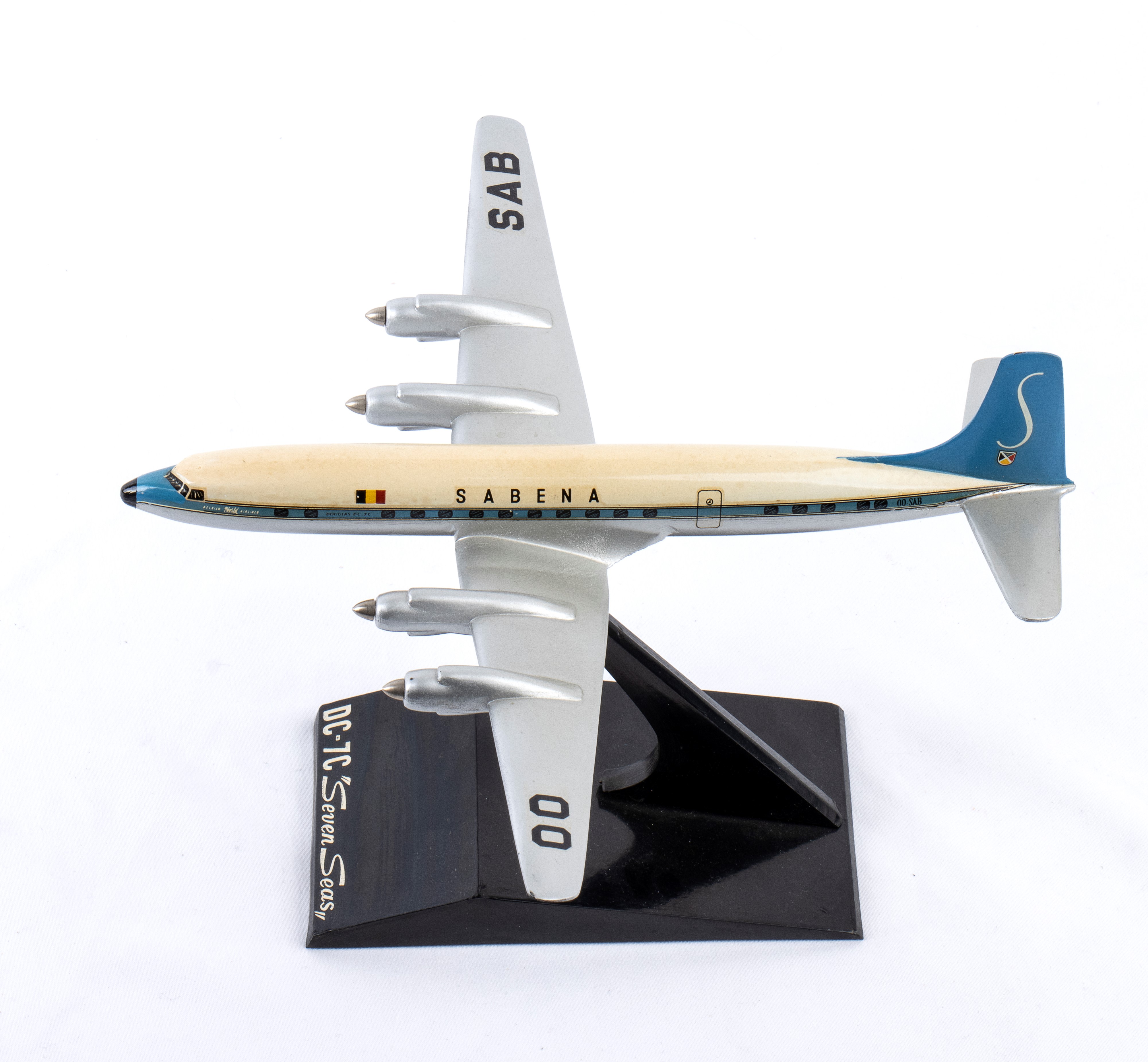 Douglas DC-7c Seven Seas