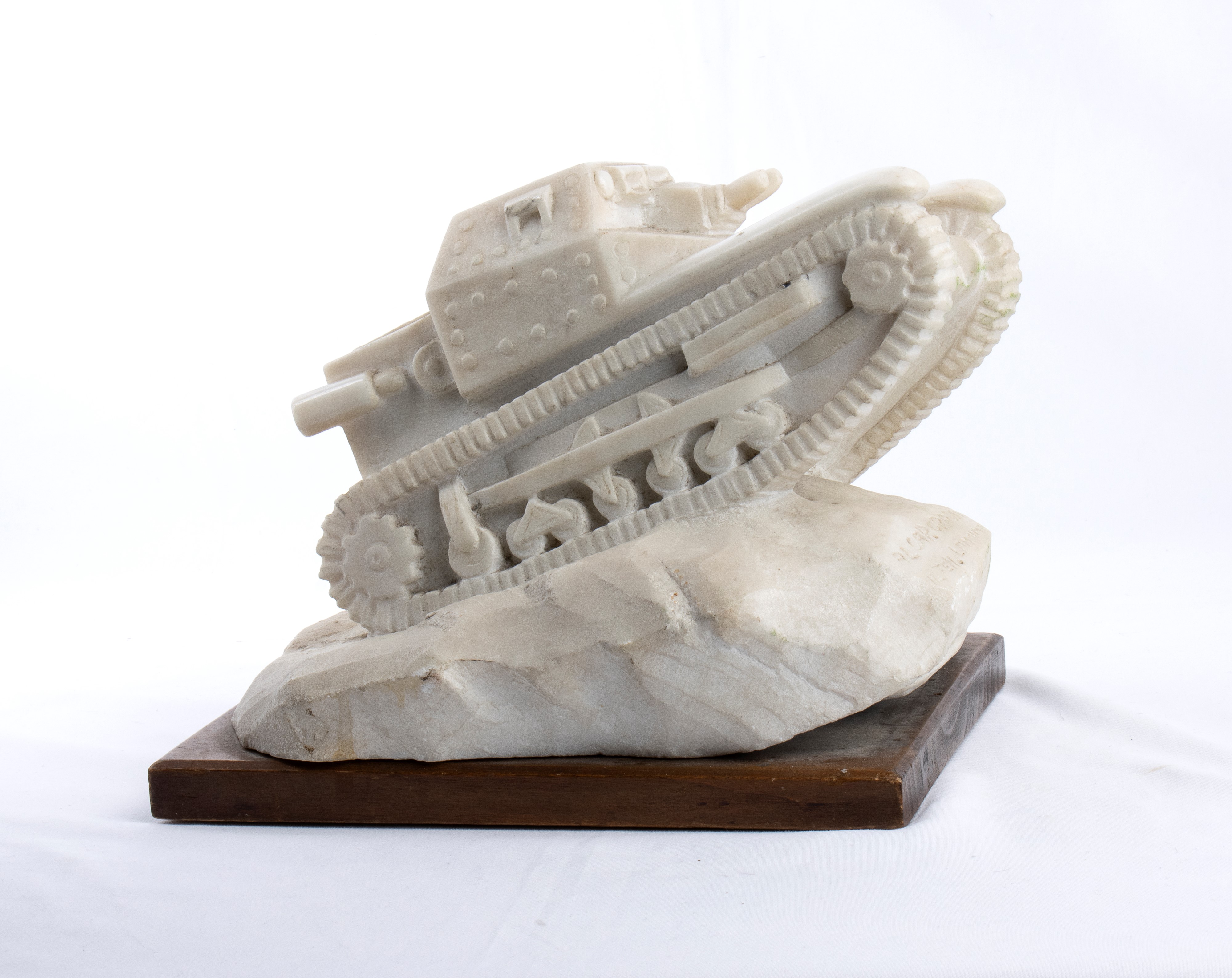 Militaria, scultura in marmo Carro Armato