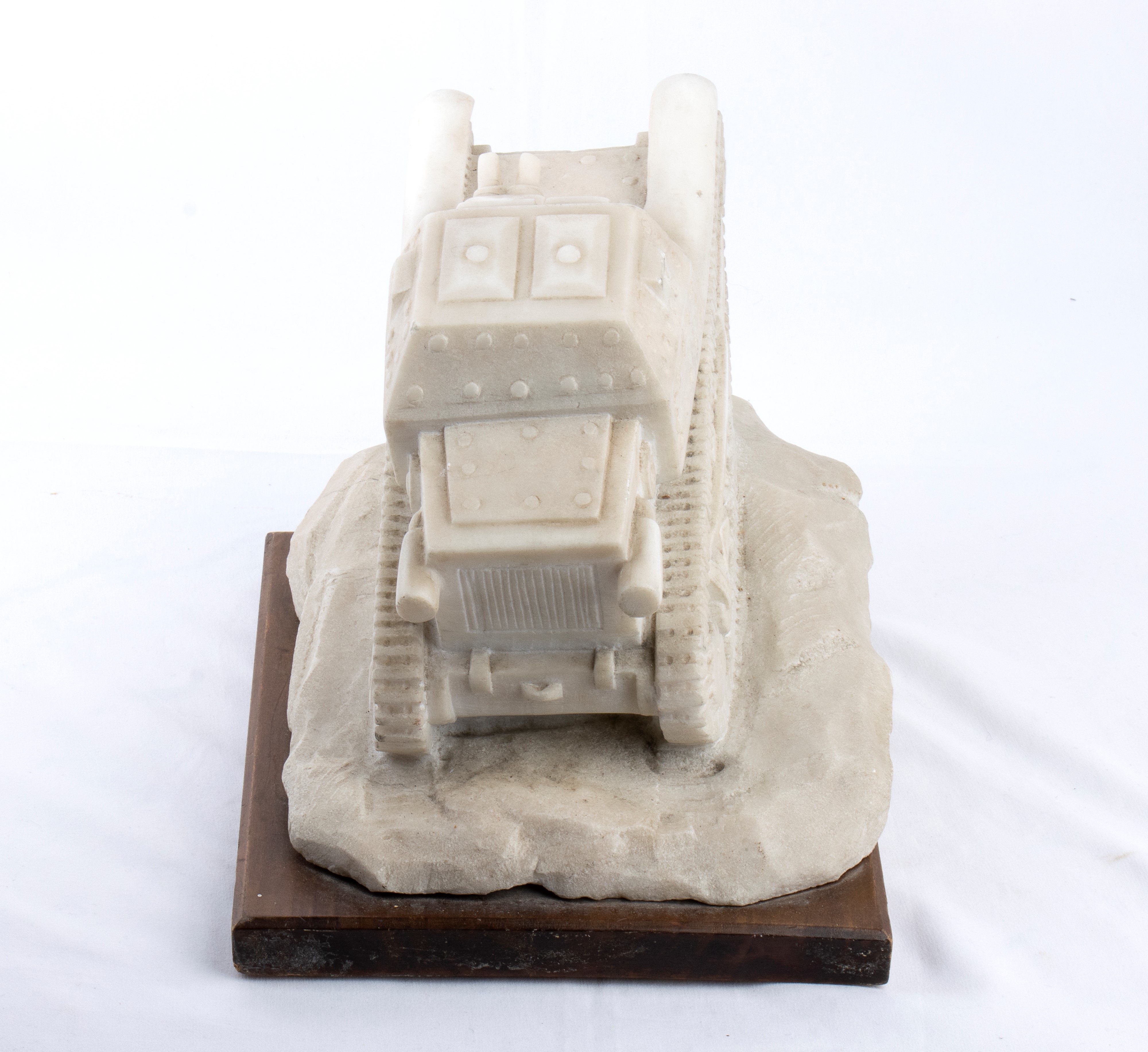 Militaria, scultura in marmo Carro Armato