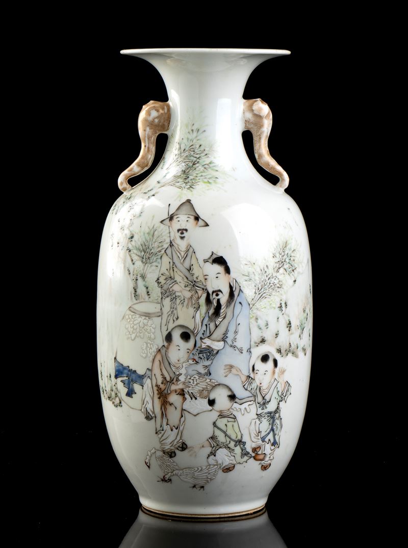 Vaso a Balaustro in Porcellana con Decoro a Smalti Policromi