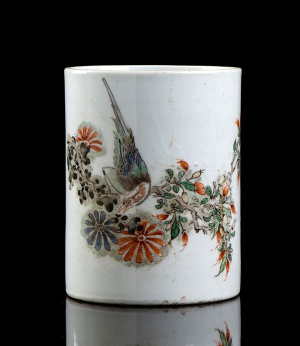 A 'FAMILLE VERTE' PORCELAIN BRUSHPOT, BITONG