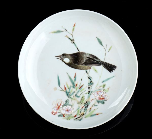 A SMALL 'FAMILLE VERTE' PORCELAIN DISH