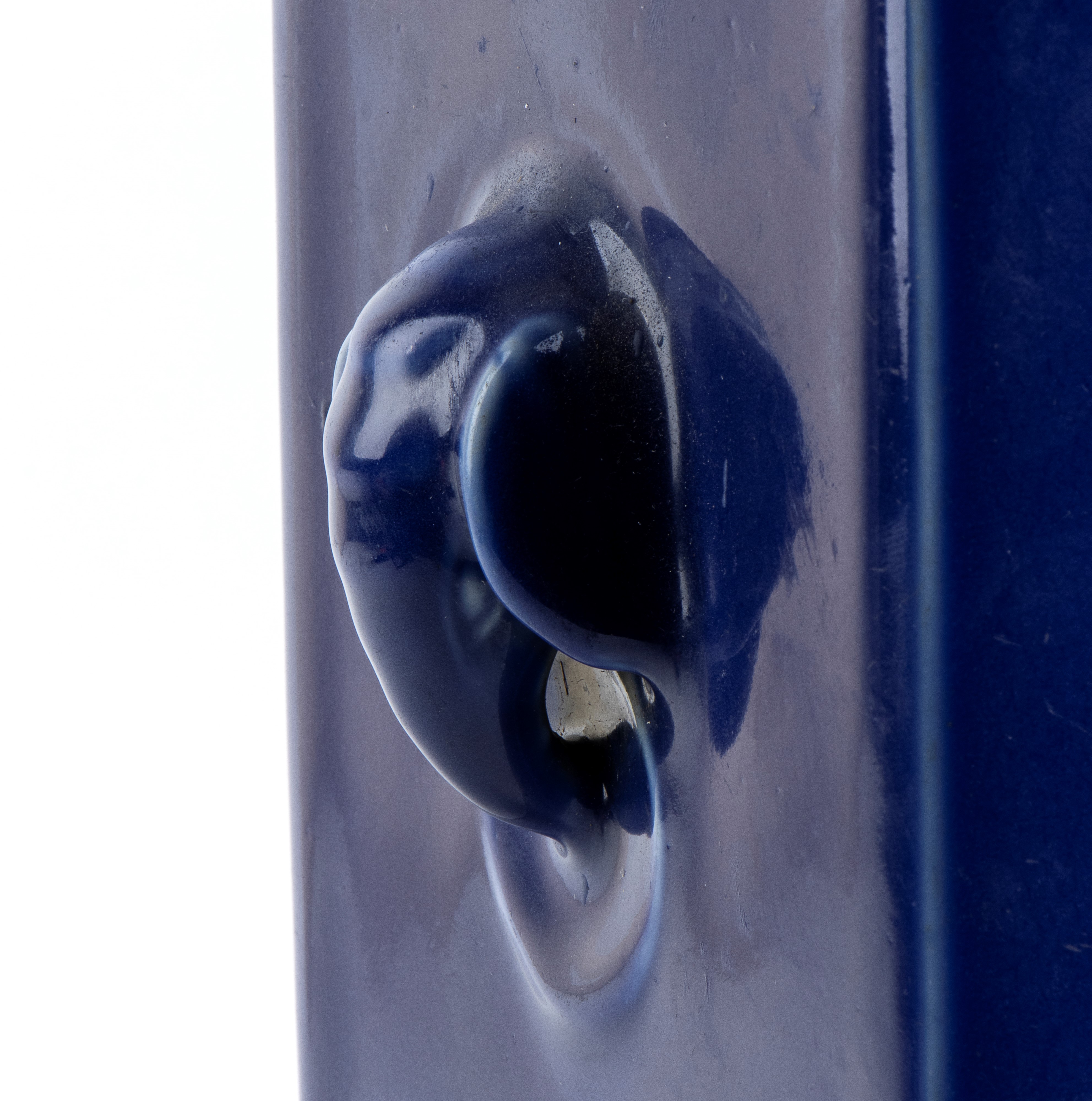 Vaso in Porcellana con Invetriatura Blu