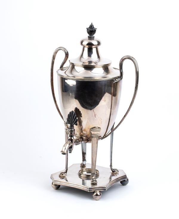 The Alexander Clark Manufacturing Co. - A silver plated tea urn - England, 19th century,  mark of The Alexander Clark Manufacturing Co.