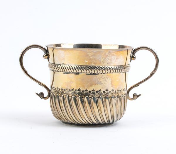 Sterling silver porringer cup - London 1906, mark of Henry Vander & Arthur Vander