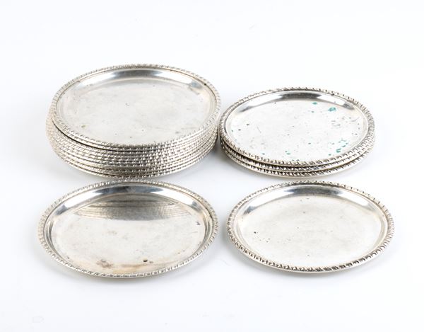 Lotto di 16 piatti in argento - Italia, XX secolo