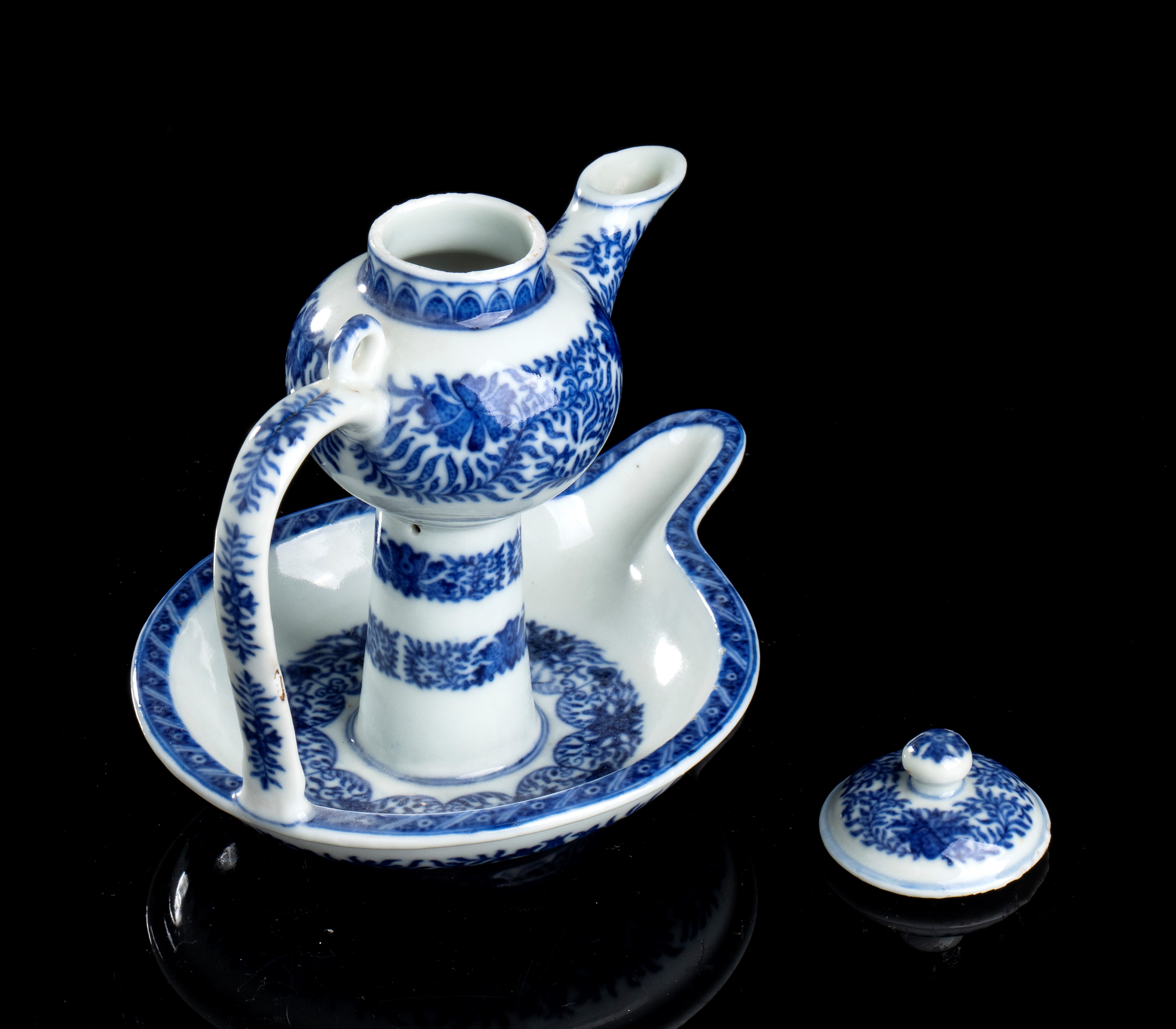 VERSATOIO IN PORCELLANA 'BIANCO E BLU'