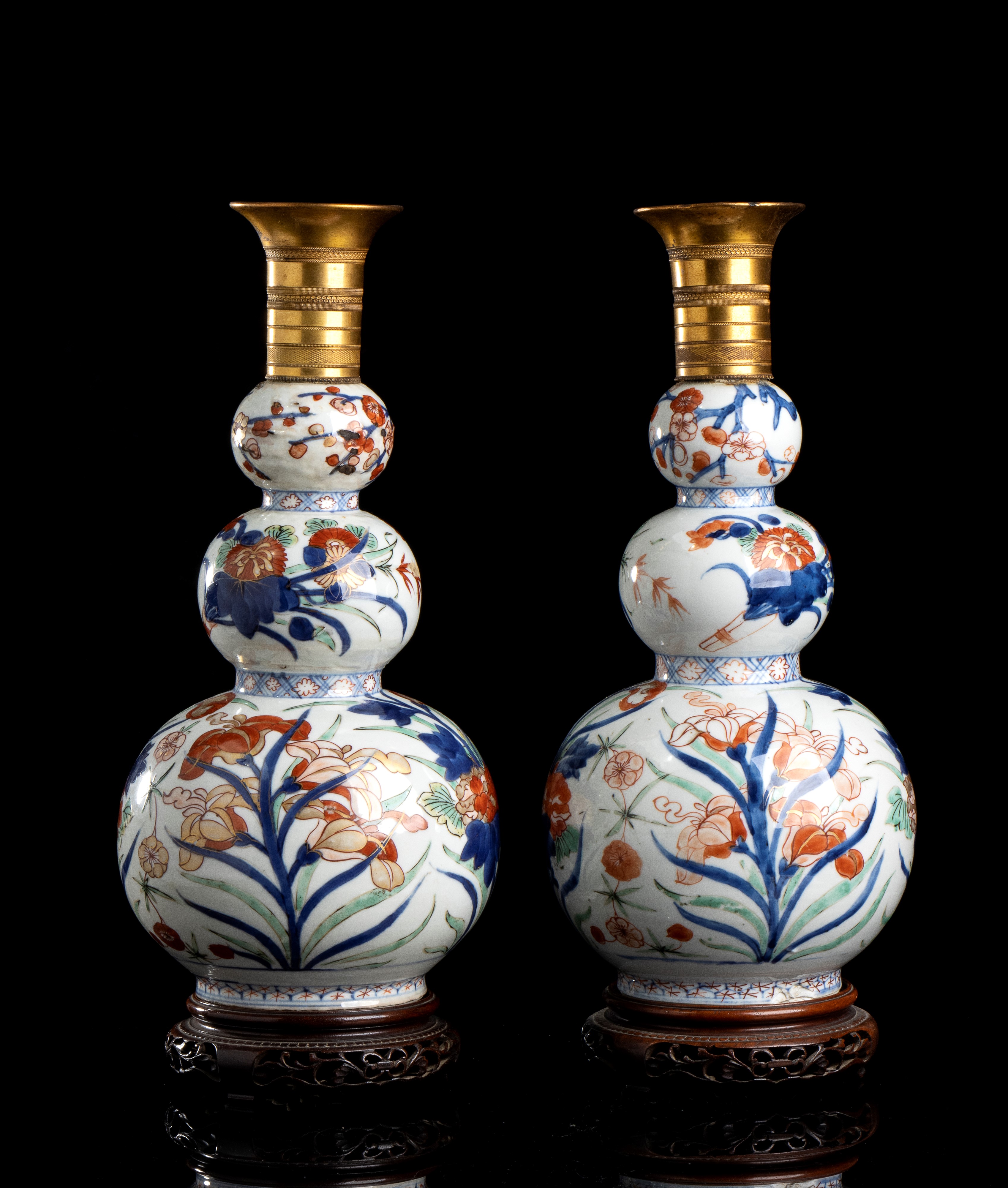 COPPIA DI VASI A TRIPLA ZUCCA IN PORCELLANA 'IMARI' MONTATI A LUME