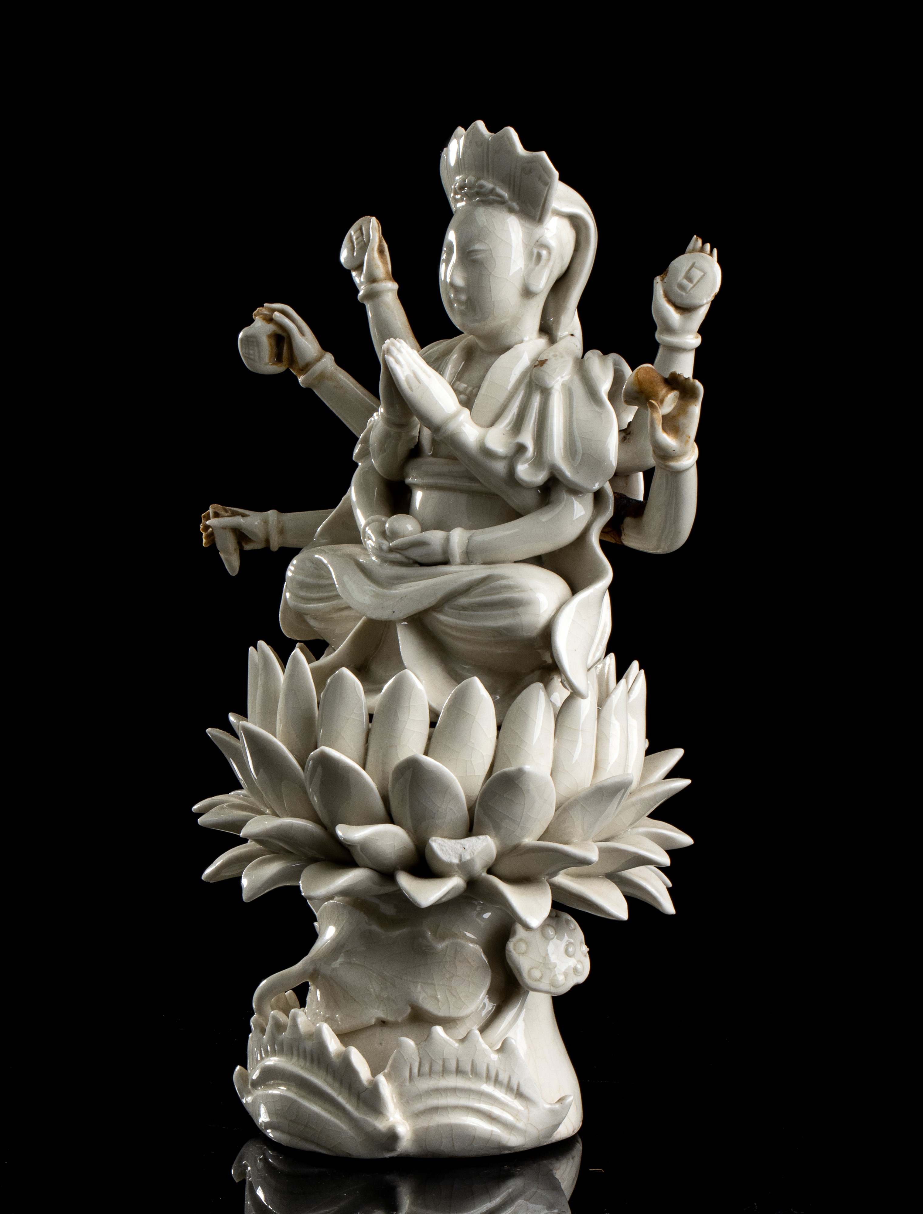 SCULTURA CON DOUMU IN PORCELLANA 'BLANC DE CHINE'