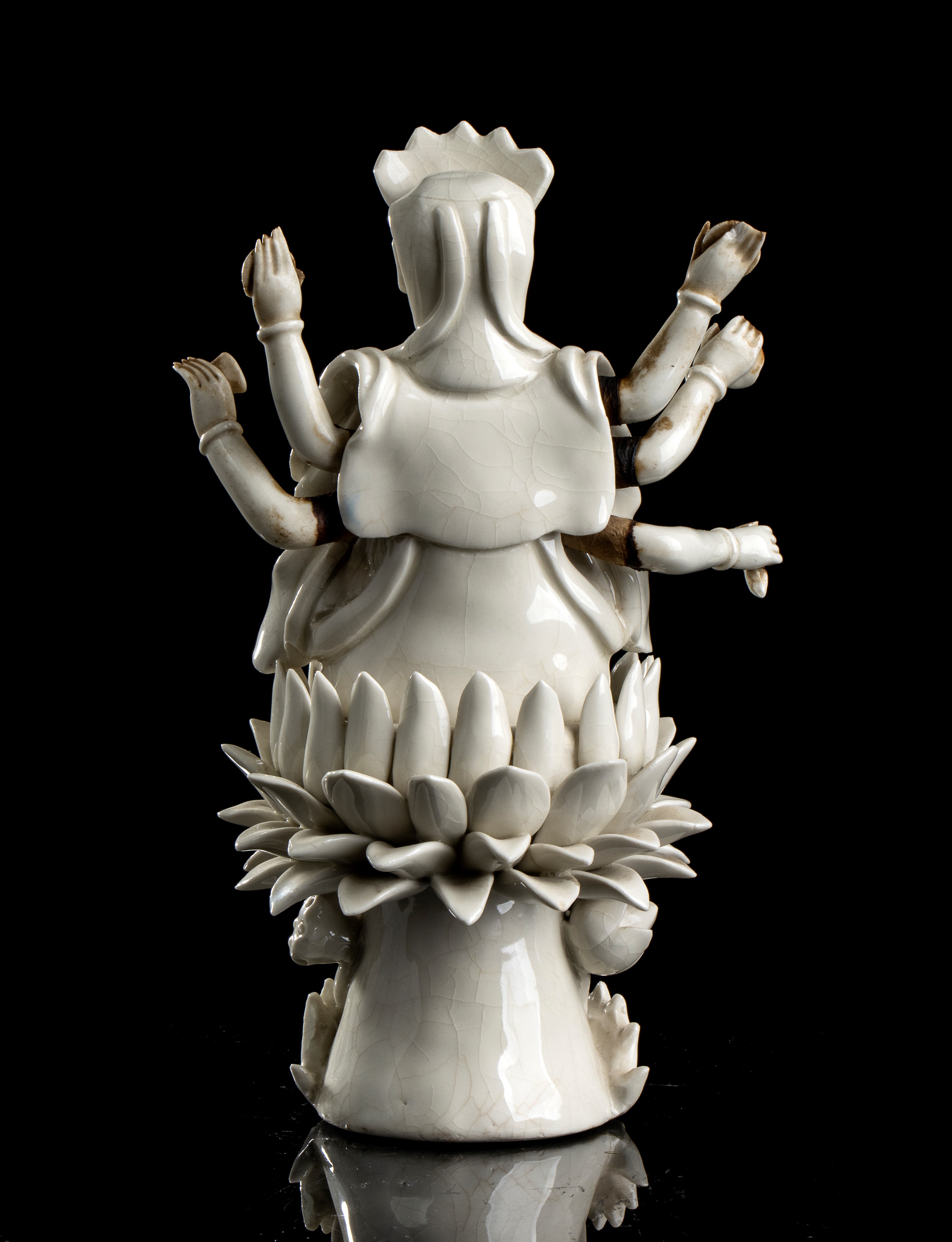 SCULTURA CON DOUMU IN PORCELLANA 'BLANC DE CHINE'