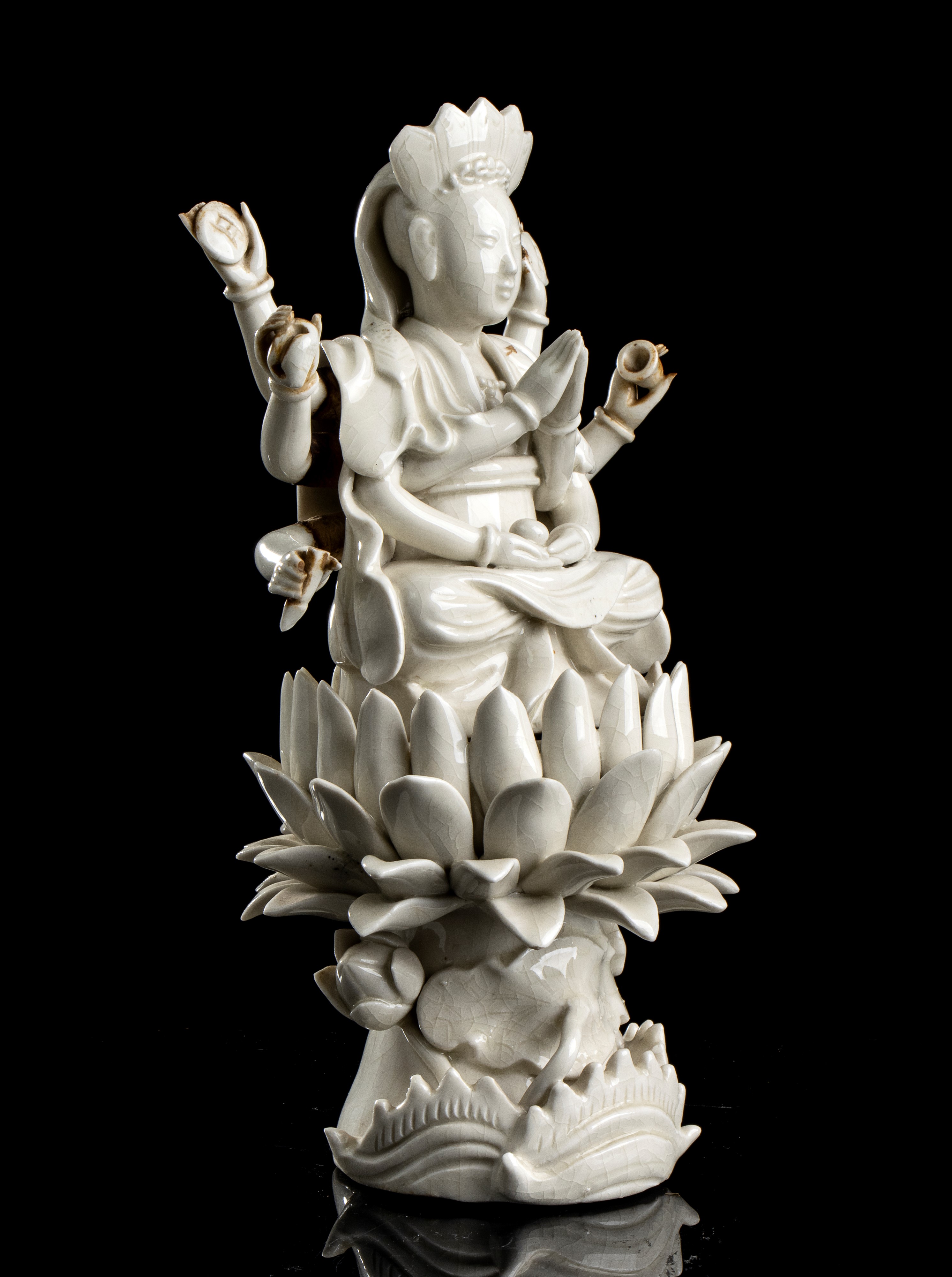 SCULTURA CON DOUMU IN PORCELLANA 'BLANC DE CHINE'